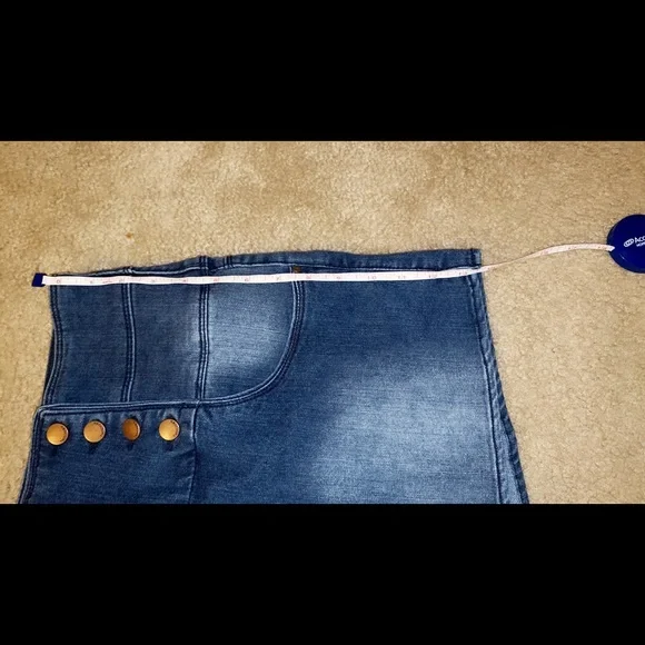 8 button high rise denim shorts - Picture 5 of 6